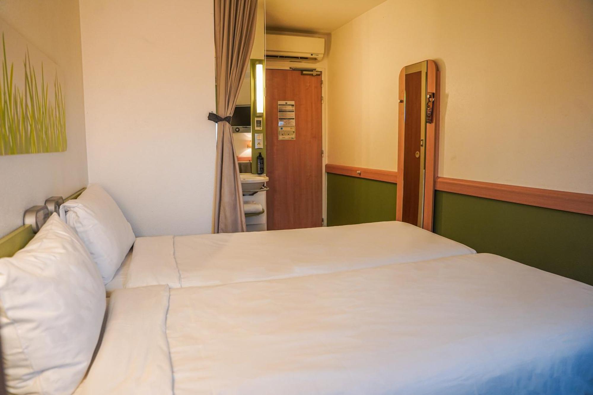 Ibis Budget Bayeux Nonant Esterno foto