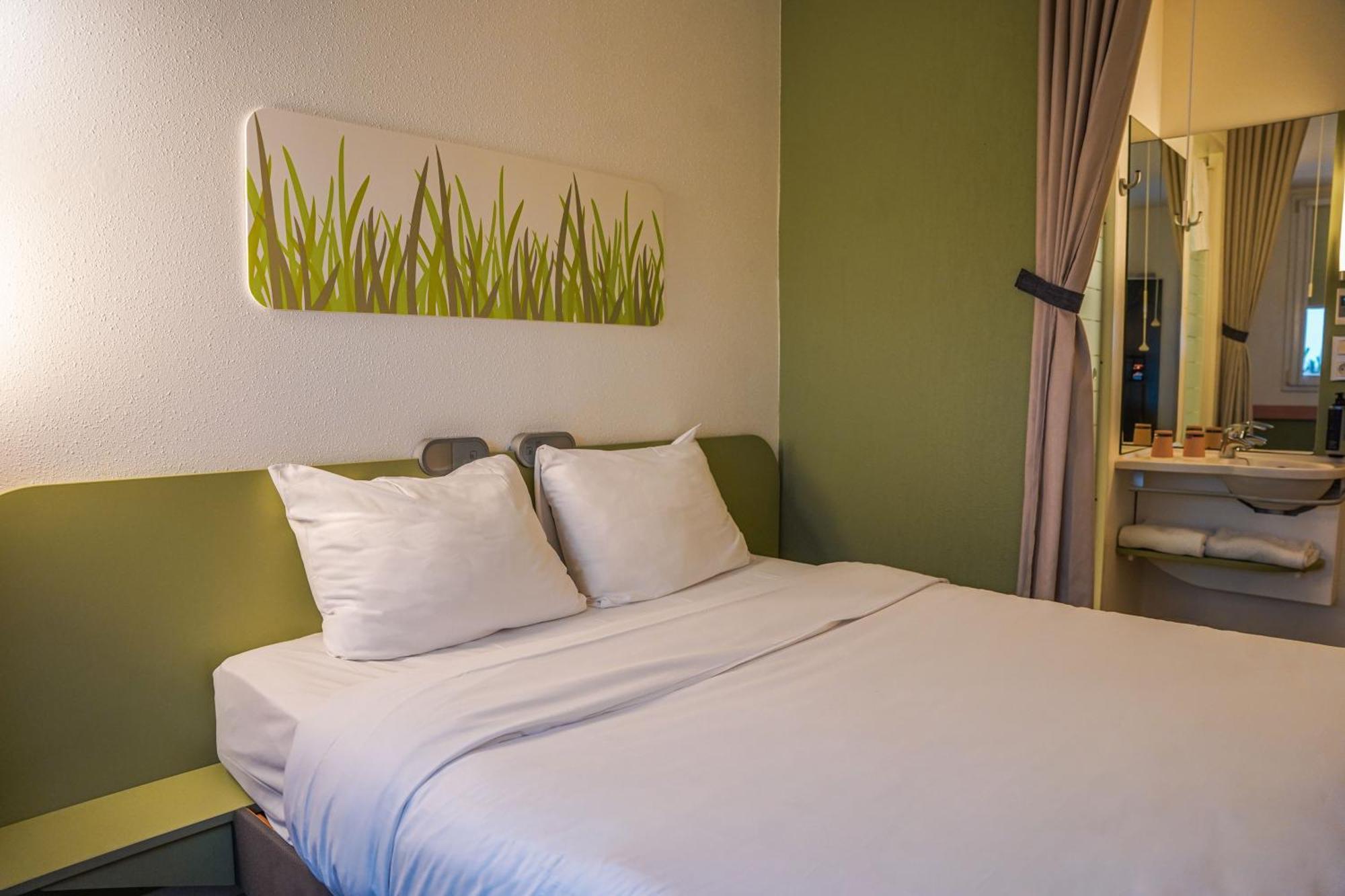 Ibis Budget Bayeux Nonant Esterno foto