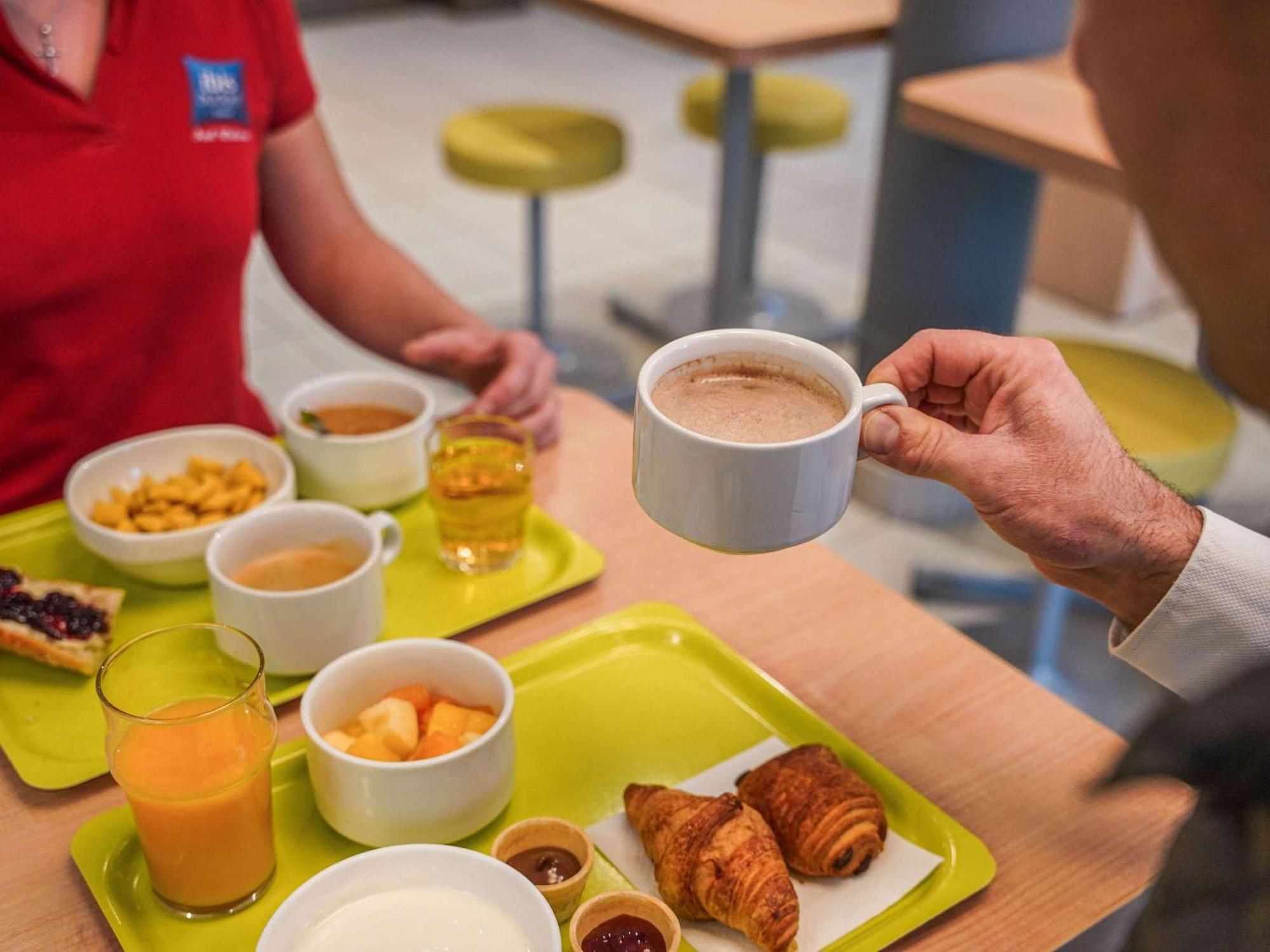 Ibis Budget Bayeux Nonant Esterno foto