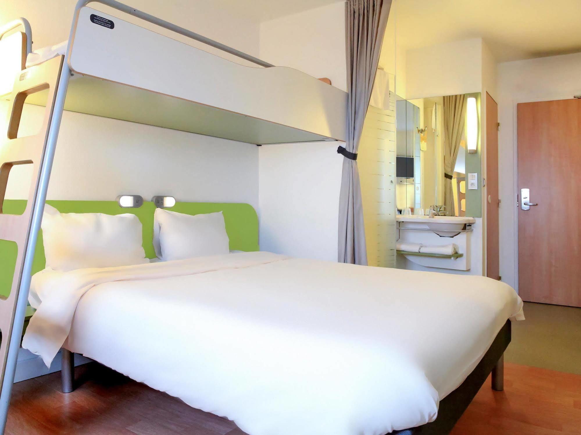 Ibis Budget Bayeux Nonant Esterno foto
