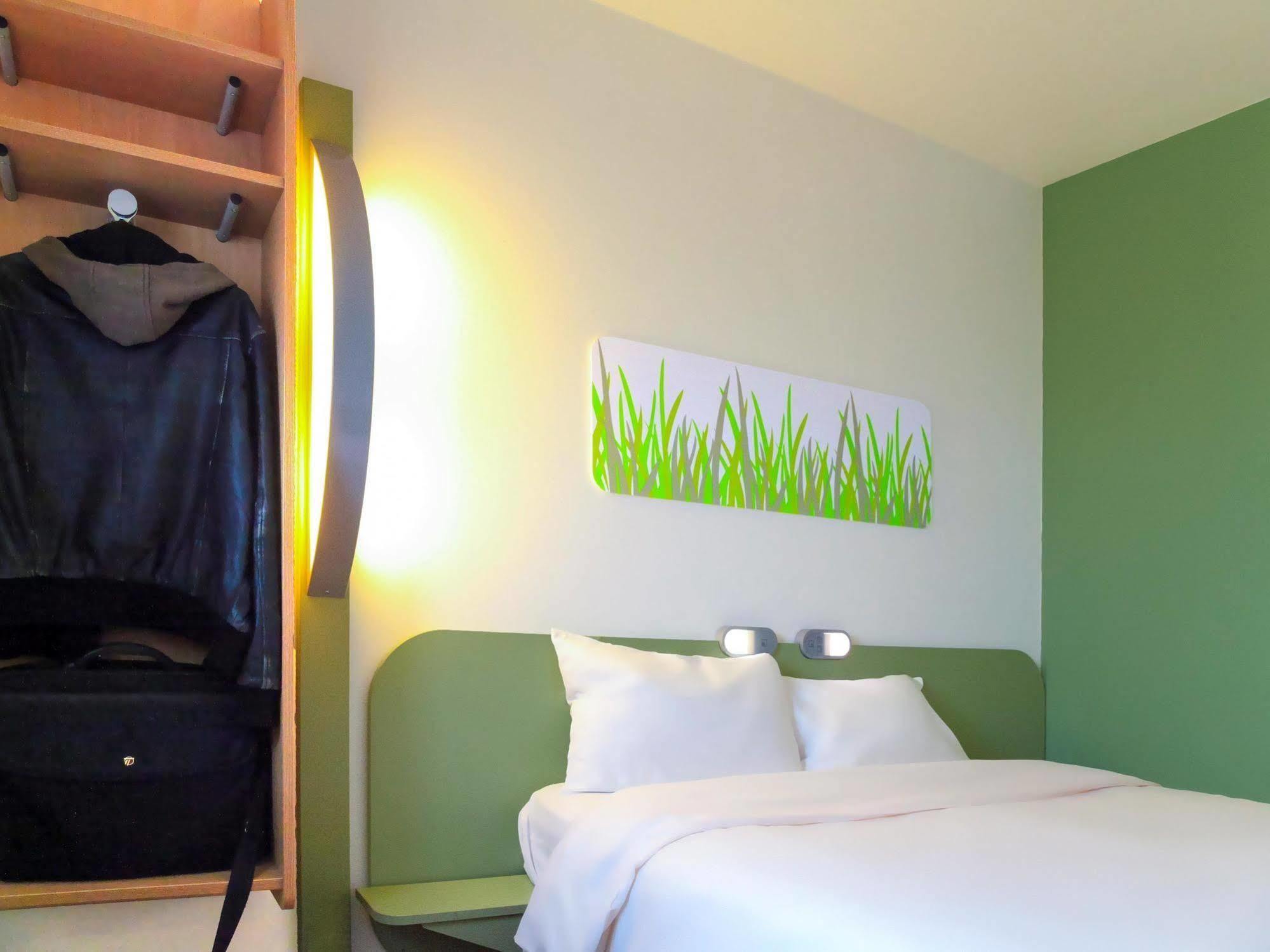 Ibis Budget Bayeux Nonant Esterno foto